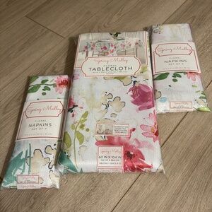 Floral Tablecloth W/Set of 8 Napkins Town & Country Spring Medley 60”x104” NEW